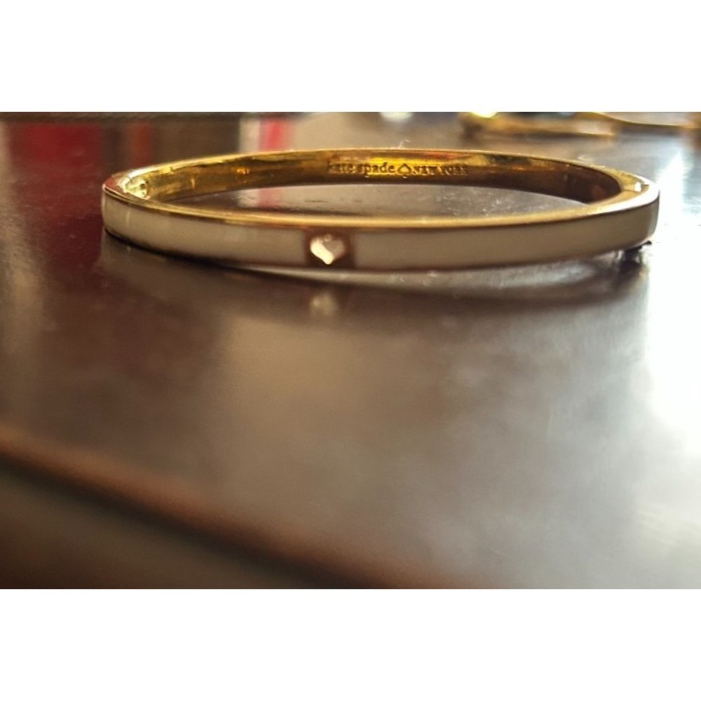 Kate Spade New York Spot Spade Enamel Hinge Bangle Bracelet Minimalist White Gld - Picture 4 of 16